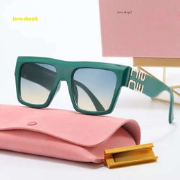 New Spring M Home MUI Street Shot Minimalist Classic Sunglasses Windshields Letter Legs Big Square Frame with Case 350