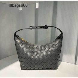 saddle bag Brand Cassette 2024 Bvbag Edition Bags Underarm Wallace Light Lady Shoulder Totes Leather Bag One Woven Bottegs Fashion Luxury Designer Handheld IS3V