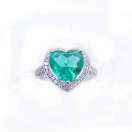 Cluster Rings 2024 Fashion S925 Sterling Silver Heart Shaped Emerald Diamond Ring European And American Simple Design Women's