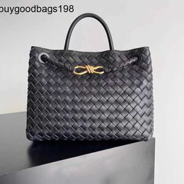 Andiamos Bags Bottegvenetas Handbags Fashionable Woven Bag Light Luxury Womens Mesh New Small Fragrant Style Large Capacity Tote Handbag One Shoulder Crossbody fr