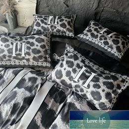 Designer bed Classic luxury leopard Pattern letter Print home four piece bedding down duvet sheet double bed king bed pillowcase duvet cover set