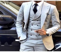 New Arrival Groomsmen Light Grey Groom Tuxedos Peak Lapel Men Suits Wedding Man Bridegroom Jacket Pants Vest Tie L2107864177