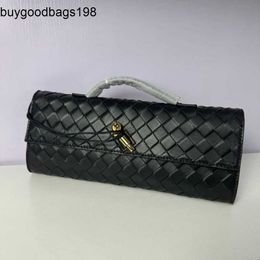 Bottegvenetas Andiamo Clutch Bag Womens 2024 New Sheepskin Woven Handbag Rectangular Pin Fashionable Small Square