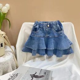 Flickor denim kort kjol 2024 vår sommar koreanska barn mode ruffle halv kjol liten flickor baby kort kjol 240410