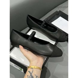 Chanelity Loafers Elbise Ayakkabı Sandalet Kapitone% 100 Gerçek Deri Kadınlar Flap Loafer En Kalite Moccasin Bale Daireler Kuzu Din Düğmesi Mary Jane Lüks Tasarımcı Katırları