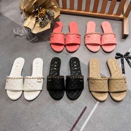 Slipisti di moda in abbigliamento quotidiano Nuovi boutique designer sandali piatti primavera estate nuove pannelli in lingude pannelli da viaggio per viaggi da viaggio 35-42