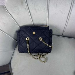 Vintage Nylon Flap with Large Capacity 2024 New P Family Parachute Lingge Single Shoulder Chain Women's Bag 75% factory wholesale