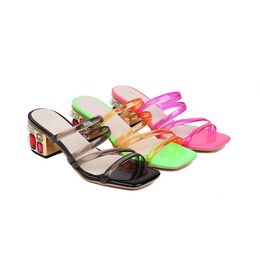 2024 Mulheres senhoras PVC PVC BAIXO SAULS SANDALS SANDALS VESTIDO DE NEDIMENTOS RETRO VESTIDO DE NEDIMENTO RETRO CASUAL VESTIDO GLADIADOR SAPATOS DE GLADIADORES DIAMENTOS INTERIORES DIAMENTOS INTERIORES DE DIAMO