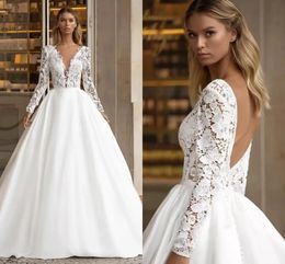 Long Sleeved Lace Ball Gown Wedding Dresses V Neck Backless Satin Vintage Bridal Gowns CL0958