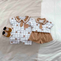 Rompers 8927 Newborn Clothes 2024 Summer Boy Baby Jumpsuit Short Sleeve Cute Bear Print One Piece Clothes Or Suit Brother Clothes L410