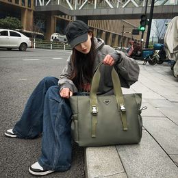 2024 New Casual Men's and Women's Shoulder Instagram Trendy Versatile Large Capacity Tote Couple Travel Straddle Bag 75% factory wholesale