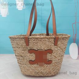 Totes Natural Water Grass Woven Handheld Grass Woven Bag Fashionable Large Capacity Shoulder Bag Travel Photo Beach Bag T240416