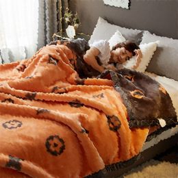 Top Designer Winter Class a Thickened Super Soft Warm Laschel Blankets Flannel Coral Fleece Dormitory Cover Blanket Factory Direct Sales