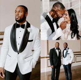 Handsome White Wedding Groom Tuxedos 2022 Custom Made Mens Business Occasion Suits Fashion Shawl Lapel Blazer Pants Tie Set AL23974491742