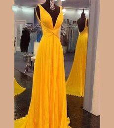 Simple Designer A Line V neck Sexy Backless Yellow Prom Dresses Sleeveless Pleated Evening Dresses vestido de festa longo Party Dr3511899