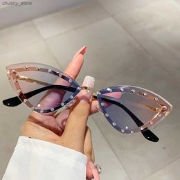 Sunglasses KAMMPT Rimless Cat Eye Sunglasses Women New in 2023 Stylish Multicolor Gradient Shades Trendy Vintage Eyewear with Rhinestones Y240416