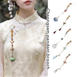 Brooches Women Chinese Style Cheongsam Qipao Lapel Hanging Tassel Pearl Pendant Vintage Brooch Elegant Hanfu Accessories