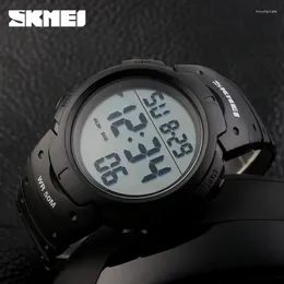 Wristwatches SKMEI 1068 Reloj Hombre Outdoor Sport Watch Men Big Dial Fashion Simple Watches Calendar PU Strap 5Bar Waterproof Digital