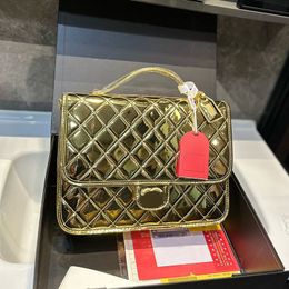 32 cm Trend Women Designer Ryggsäck Patent Läder Matelasse -kedja Lyxig handväska utomhus resor Crossbody axelväska guld hårdvara pochette clutch sacoche