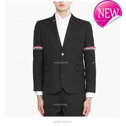 2022 Формальный блейзер модного блейца Британский повседневное костюм мужская куртка весна и осенние полосатые черные деловые шерстяные пальто
