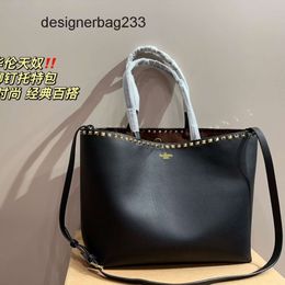 Leather Fashion Stud Capacity Women Designer Handbags Casual Vallen Totes High Bags Soft Shoulder Strap Large Tote Bag Quality DLDU