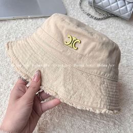 Sunscreen Designer 2024 Ce New Sunshade Hat Summer Uv Protection Unique Style for Womens Triumphal Arch Raw Edge Fisherman Bowl F273