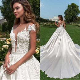 Uma linha elegante vestidos de renda de boné as apliques de mato de flores com o tribunal vestidos de noiva vestidos de noiva vestidos de noiva