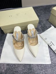 Version JC High Heeled Schuhe speicherte Lackleder flacher Mund hohl Perle gerade Linie dünne Absatzzehen Wickeln französische Stil alleinstehende Frauen