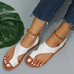 Sandals Fashionable Flat Bottomed Beach 2024 Women's One Line Buckle Leather Exposed Toe Sexy Luxury Design Zapatos
