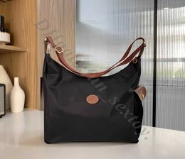 Speichern Sie 90% Rabatt auf Großhandel hochwertige Taschen Luxusdesigner billiger Messenger Schulter Hobo -Tasche Nylon