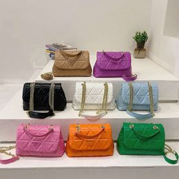 2024 New Trendy Instagram Korean Versatile Women's Fashionable One Shoulder Crossbody Lingge Small Square Bag 75% factory wholesale