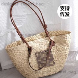 Totes Single shoulder grass woven bag 2023 new summer Luojia grass woven bag beach vacation beach bag womens bag T240416
