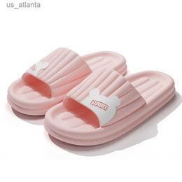 Slippers Women Cartoon Bear Summer Non Slip Bathroom Floor Flat Ladies Shoes Thick Bottom Slides Suitable Indoor and Outdoor H240416 LFOG