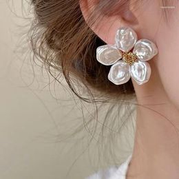 Stud Earrings Irregular White Pearl Flower For Women Girl Sweet Romantic Gold Color Bead Petal Ear Wedding Jewelry Gift 2024