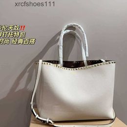 Bag valenn Bags Soft Handbags Stud Designer Capacity Large Tote Women Leather High Quality Casual Shoulder Strap Fashion Totes NDEZ 60J6 GA1I