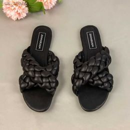 Slippers 2024 Summer Flat Sandals Shoes for Women Fashion Designers Cross Slides Travel Beach Leisure Outside Females H240416 0AVZ