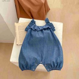 Rompers 22038 Baby Jumpsuit 2024 Summer New Cotton Breathable Denim Short Climbing Clothes Sweet and Lovely Baby Girl One Piece Clothes L410