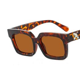 Luxury Mens Offs Sunglasses Womens Brand Off Street Sun Glasses Arrow X Frame Disco Bar Fashion Glasse Frames Hip-hop Square Sports Travel Uv400 Trend Sunglasse 4SU0