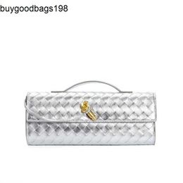 Bottegvenetas Andiamo Clutch Bag 2024 Genuine Leather Diamond Grid Woven Handheld Stick Niche Single Shoulder Trendy Gold Hardware Diagonal Span C1V6