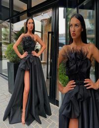 2021 Sexy Black Evening Dresses Wear Strapless Sleeveless With Feather Side High Split A Line Satin Prom Dress Formal Special Occa2533913