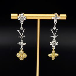 M01262 G RAM Earrings Alphabet Zircon الزركون زهرة فاخرة DANGE DANGLE V ARALLIERS ARINGS 18K GOLD SILVER