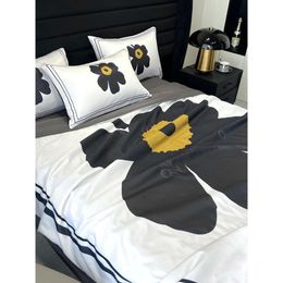 Trendy Brand Cool Set of Four Pieces, Popular Live Streaming Summer Quilt, Fashionable Ice and Snow Silk Bed Sheet Gift Quilt