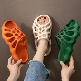 Summer Street Style Spider Web Fish Toe Hole Wave Men Slippers Loose Beach Indoor Bathroom el Home Shower Women Slippers 240403