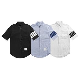 Herren Sommer Casual Kurzarm Shirt Klassiker vielseitiger Arm vier Ribbonstangen Herren und Frauen gestreifte Hemden