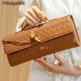Andiamo Clutch Bag Bottegvenetas Handbags 2024 New Handmade Woven Hardware Lock Buckle Small Square High Grade Genuine Leather Shoulder Womens Underarm