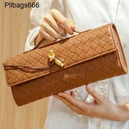 Andiamo Clutch Bag Bottegvenets Handbags 2024 New Handmade Woven Hardware Lock Buckle Small Square High Grade Genuine Leather Shoulder Womens Underarm