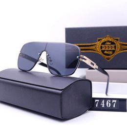 Large Frame Sunglasses for Men Women Street Photography Sunglasses Classic Travel Glasses 7467