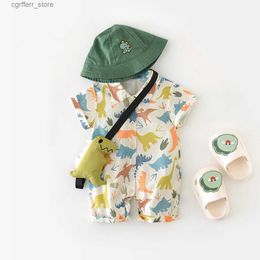 Rompers 22011 Baby Boy Jumpsuit 2024 Summer New Fashion Baby Boys One Piece Clothes Cartoon Dinosaur Climbing Clothes with Dolls L410