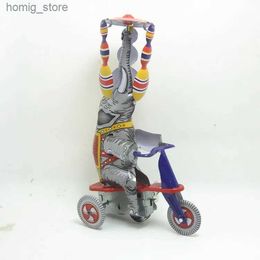 Serie per adulti in stile retrò giocattolo ad anello di latta Acrobazie Elefante Tricycle Mechanical Clock Toy Regalo Y240416