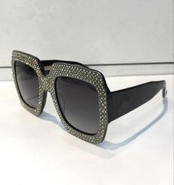 0048 Sunglasses Large Frame Elegant Special Designer with Diamond Frame BuiltIn Circular Lens Top Quality Come With Case9868253